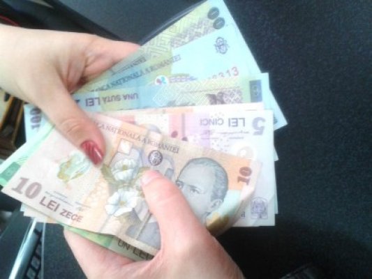 Prodecanul Facultăţii de Medicină, prins luând mită, a fost reţinut